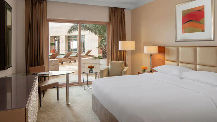 1 King Bed Poolside Access 